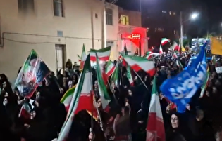 شعار مرگ بر آمریکا بلندتر از هر شب در موج پنجاه و پنجم در شهرکرد سر داده شد