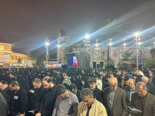 قرائت نماز استغاثه در پنجاه و پنجمین موج حضور مردم رشت در میدان شهدای ذهاب+فیلم