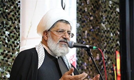 شیرازی‌: ملت مقتدر همچون شیری بیدار در برابر جبهه کفر ایستاده است 