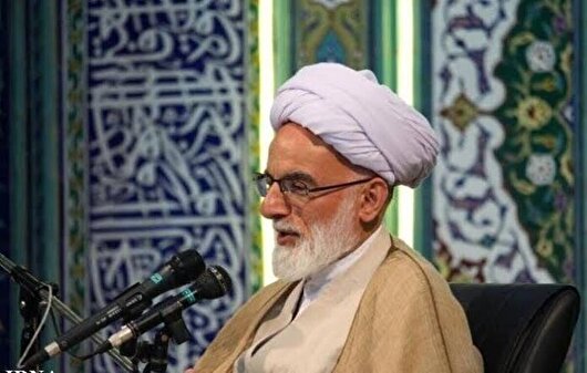 امام جمعه اراک: آحاد جامعه باید گوش به فرمان رهبری باشند