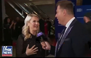 کارولین خبرداشت؟ /کنایه‌عجیب از سخنگوی کاخ سفید، دقایقی قبل از شروع ضیافت شام پرحاشیه ترامپ