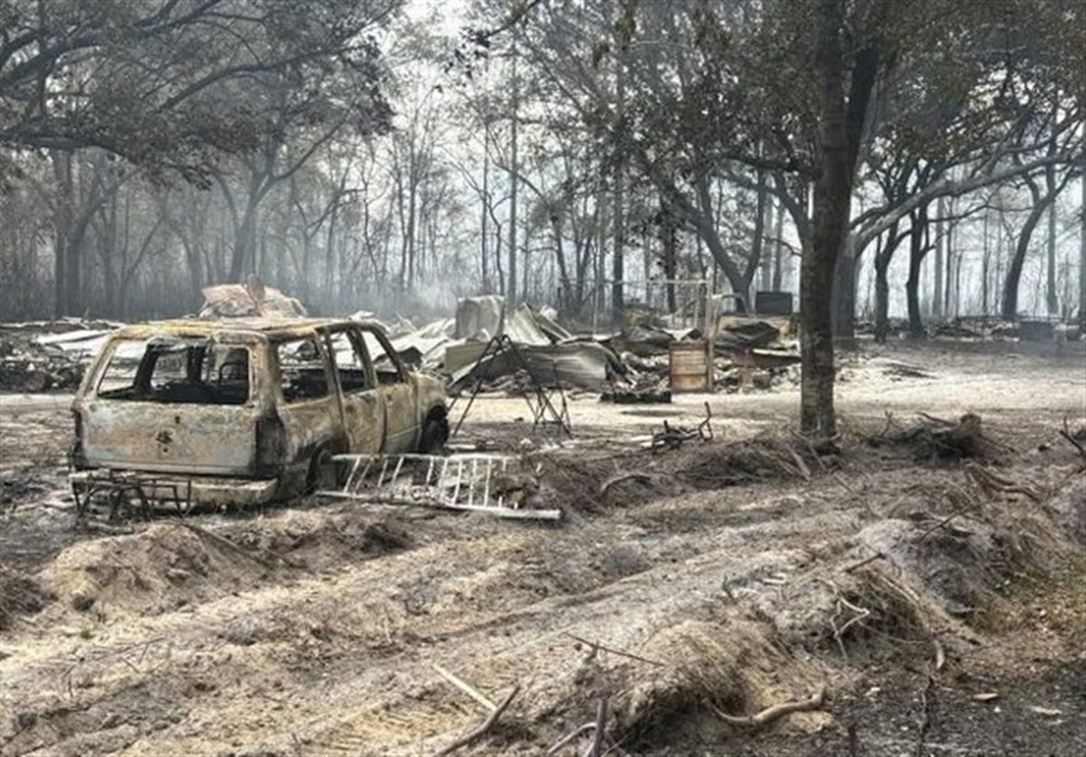 آتش‌سوزی‌های گسترده در جورجیا بیش از ۱۲۰ خانه را خاکستر کرد