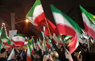 حال و هوای خیابان کشوردوست در پنجاه و هفتمین شب از مقاومت ملت ایران و همخوانی نماهنگ باید برخاست