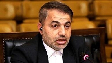 کسی که وطن فروش است اگر حق دیگران را ضایع کند، جواب سختی دریافت می کند / از قوه قضائیه تقاضای برخورد قطعی، جدی و اعمال اشد مجازات را برای کسانی داریم که از پشت خنجر می‌زنند + فیلم