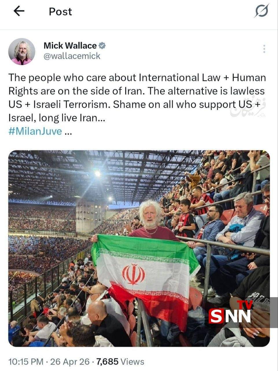 سیاستمدار ایرلندی با پرچم ایران به استادیوم رفت + عکس