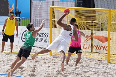 قضاوت داوران ایرانی در مسابقات هندبال ساحلی سانیا