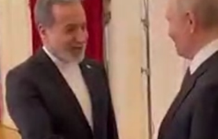 تصویری از دیدار عباس عراقچی وزیر امور خارجه با ولادمیر پوتین رئیس جمهور روسیه