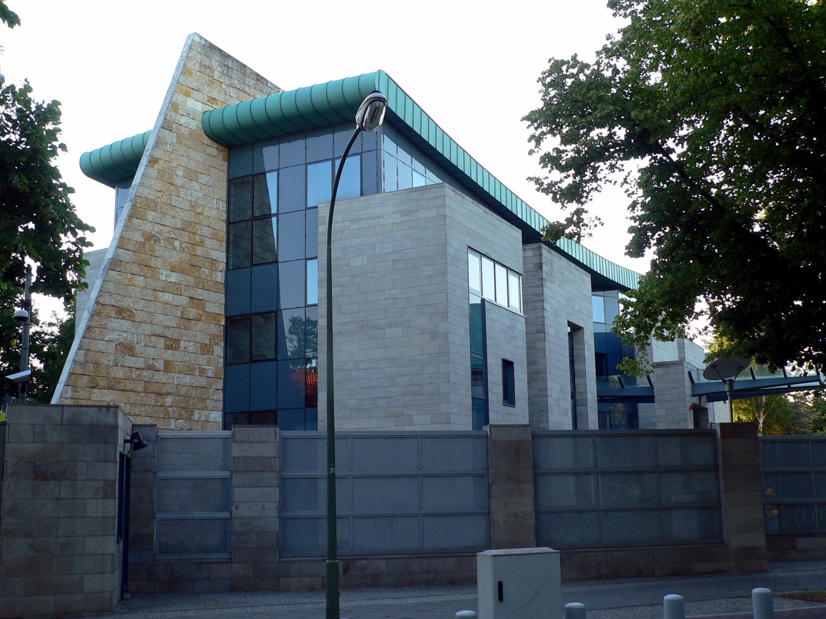 اختلال در سخنرانی سفیر اسرائیل در آلمان با شعار رژیم کودک کش+ فیلم