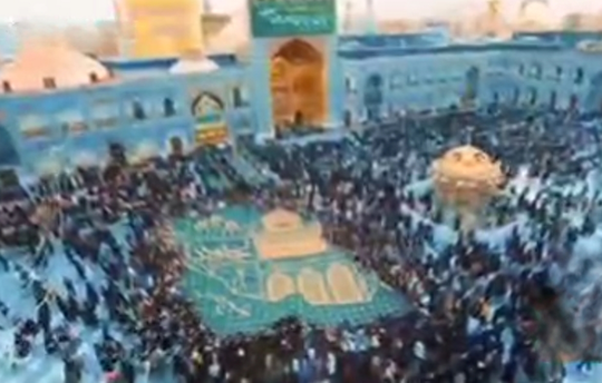 رونمایی از ابر پرچم نقشه ایران در حرم رضوی