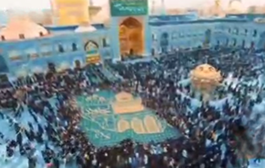 رونمایی از ابر پرچم نقشه ایران در حرم رضوی