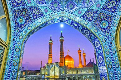 حال و هوا حرم مطهر بانوی کرامت در شب ولادت امام هادی علیه السلام + فیلم