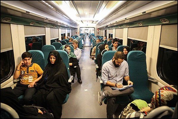 وقتی زمان اجرا اهمیت دارد/ تأملی بر سیاست جدید راه&zwnj;آهن در فروش بلیت حومه&zwnj;ای