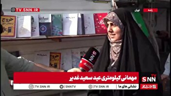 فعالیت فرهنگی یکی از مواکب حاضر در جشن کیلومتری عید غدیر / ارائه کتاب‌هایی در زمینه روایت پیشرفت کشور