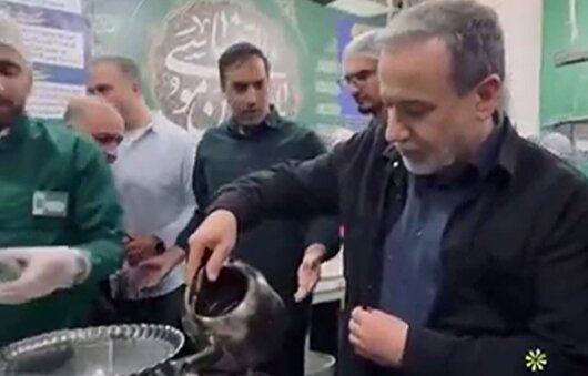وزیر امورخارجه مهمان چایخانه امام رضا (ع)