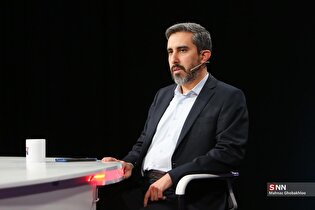 صالحی: آقای زیباکلام جنایت میناب توسط آمریکا نیز شما را به بازنگری و تأمل وادار نکرد؟ + فیلم