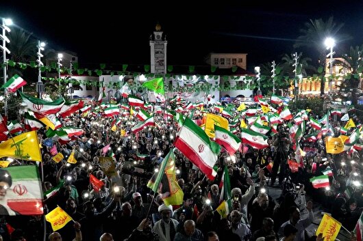 واکنش مردم رشت بعد از حملات ایران به اسرائیل/ «حرف ما یک کلام انتقام انتقام؛ ارتش انقلابی تشکر تشکر»+فیلم