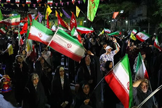 سمنانی‌ها از علت حضورشان در خیابان برای صدمین شب متوالی می‌گویند+ فیلم