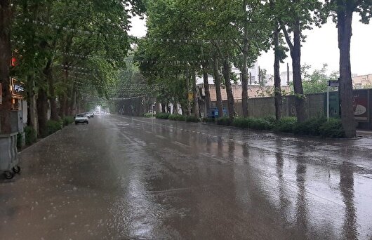 بارش باران های نسبتا رگباری در زنجان