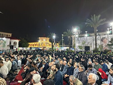 نماز باشکوه استغاثه مردم رشت به امام زمان در قرار هشتاد و سوم+فیلم و تصاویر