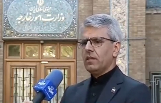 بر خاتمه جنگ، پایان یافتن تعرضات دریایی آمریکا و آزادسازی اموال بلوکه شده متمرکز هستیم