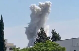 حملات هوایی صهیونیست‌ها به شهرک الانصاریه در منطقه صیدا در جنوب لبنان