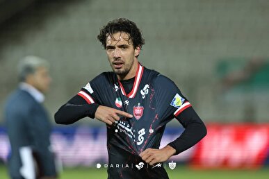هافبک خارجی پرسپولیس به تهران بازگشت