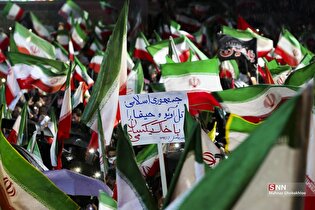 قطار حماسه سازی ملت ایران به  ایستگاه ۱۰۳ رسید / تصاویر خروش حیدری مردم بیرجند در سنگر خیابان + فیلم