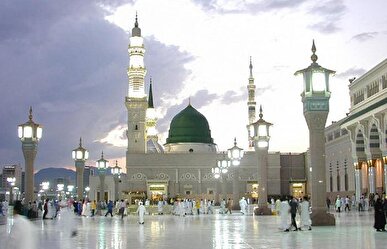 تبلیغ برای جدایی دین از سیاست و عدم توجه به مسائل مسلمانان جهان توسط خطیب مسجد نبوی + فیلم