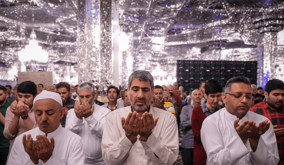 نماز باشکوه عید قربان در حرم مطهر امام رضا (ع) + فیلم