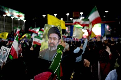 ایرانی نام آوازه اقتدارِ، ایرانی و وحدت اَمی شعارَ/ نوای گیلکی مردم رشت در قرار هشتاد و هشتم+فیلم