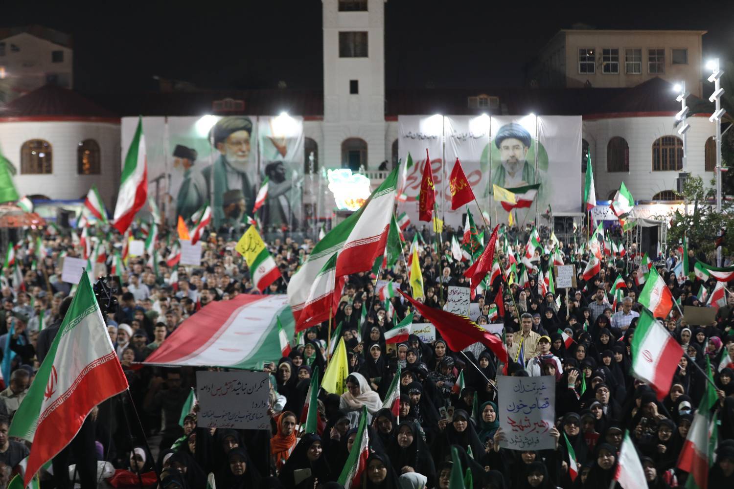 طنین نوای یا علی در میدان شهدای ذهاب رشت/ قرار هشتاد و نهم رشتوندان با نام امام علی متبرک شد+فیلم