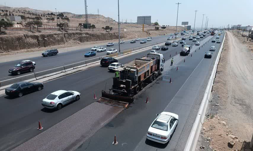 ۱۶۰ کیلومتر از محورهای مواصلاتی بهسازی میشود / آغاز عملیات روکش آسفالت در آزادراه کرج-قزوین