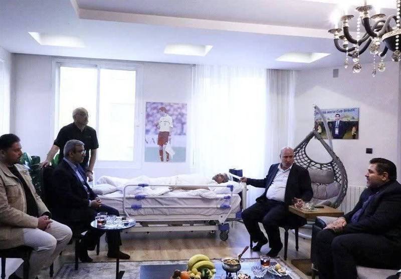 عیادت مهدی تاج و جمعی از مدیران استانی از حسن کامرانی&zwnj;فر