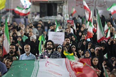 نود و یکمین شب میدان‌داری دیار میرزا کوچک خان/اهالی شریف رشت زیر باران رحمت الهی سنگر دفاع ملی را مقتدرانه حفظ کردند+فیلم