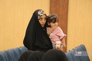 مادران دانشجو