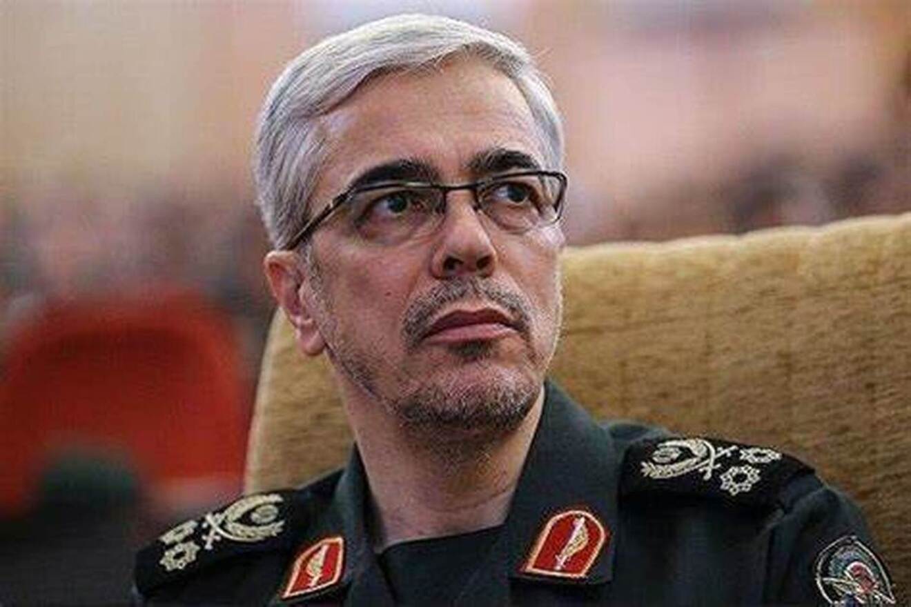 ۳) مراسم تشییع و خاکسپاری سپهبد پاسدار شهید محمد باقری رئيس ستاد کل نیروهای مسلح به همراه همسر و دختر شهیدش ساعت ۱۵ روز شنبه هفتم تیرماه از مهدیه شهدا “سالن دعای ندبه” و خاکسپاری در قطعه ۲۴ در جوار مزار برادر شهیدش حسن باقری انجام خواهد شد.