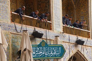 به مناسبت فرا رسیدن ایام ولادت حضرت فاطمه زهرا سلام‌الله علیها کتیبه‌های ‌ولادت آن حضرت در حرم مطهر امیرالمومنین علیه‌السلام نصب شد.