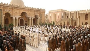 این سریال به نویسندگی و کارگردانی داود میرباقری و تهیه‌کنندگی حسین طاهری در سه فصل «ایران باستان»، «بیزانس» و «حجاز» ساخته می‌شود. فیلمبرداری فصل «بیزانس» به پایان رسیده و مراحل پس‌تولید آن ماه‌هاست که آغاز شده است. براساس برنامه‌ریزی‌ها، فیلمبرداری فصل «ایران» نیز تا پایان بهار سال آینده به اتمام می‌رسد و دو فصل نخست که روایت زندگی سلمان از کودکی تا حرکت او به سوی حجاز را دربر می‌گیرد، در تابستان سال آینده از تلویزیون پخش خواهد شد.