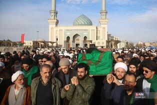 پیکر مرحوم آیت‌الله سید هادی سیستانی برادر مرجع عالی‌قدر سید علی سیستانی عصر امروز ۲۸ دی از مسجد امام حسن عسکری (ع) تا حرم حضرت فاطمه معصومه (س) تشییع شد.