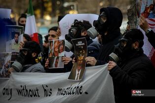 تجمع  دانشجویان مقابل سفارت آلمان