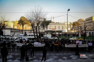 تجمع  دانشجویان مقابل سفارت آلمان