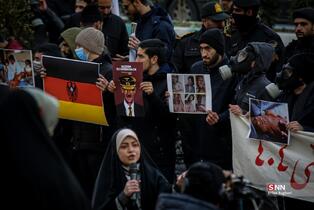 تجمع  دانشجویان مقابل سفارت آلمان