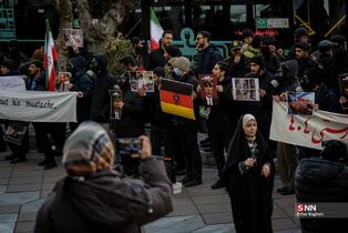 تجمع  دانشجویان مقابل سفارت آلمان