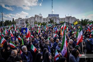 اجتماع مردم شیراز برای بیعت با آیت‌الله سید مجتبی خامنه‌ای