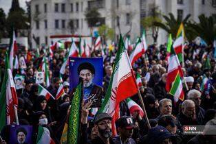 اجتماع مردم شیراز برای بیعت با آیت‌الله سید مجتبی خامنه‌ای