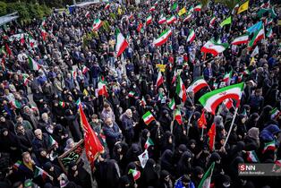 اجتماع مردم شیراز برای بیعت با آیت‌الله سید مجتبی خامنه‌ای