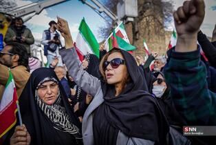 اجتماع مردم شیراز برای بیعت با آیت‌الله سید مجتبی خامنه‌ای