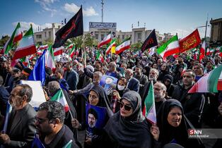 اجتماع مردم شیراز برای بیعت با آیت‌الله سید مجتبی خامنه‌ای