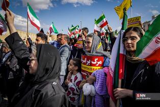 اجتماع مردم شیراز برای بیعت با آیت‌الله سید مجتبی خامنه‌ای