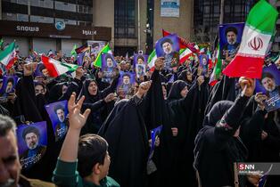 اجتماع مردم شیراز برای بیعت با آیت‌الله سید مجتبی خامنه‌ای